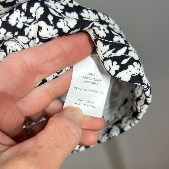 MELLODAY Black and White Fitted Short Sleeve Blouse - Picture 7 of 7